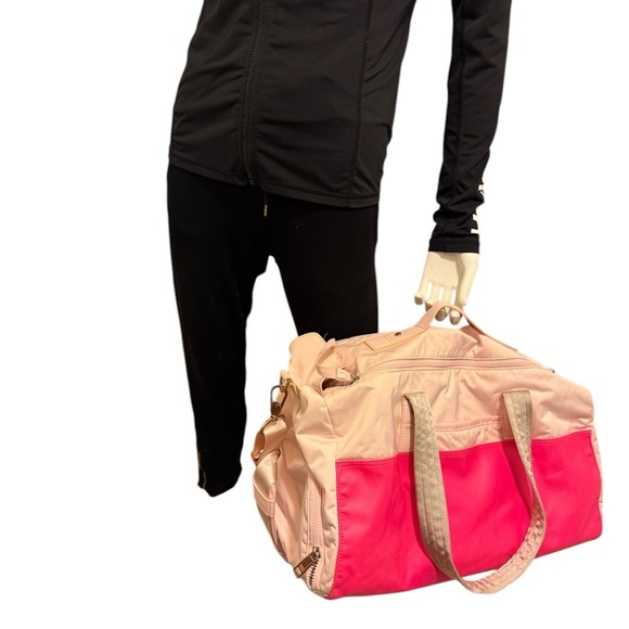 Lululemon Yoga On The Run Duffel. - Picture 8 of 16
